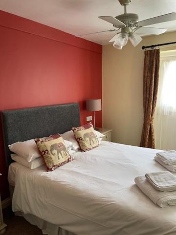 ホテル The Red Lion, Stretham エクステリア 写真