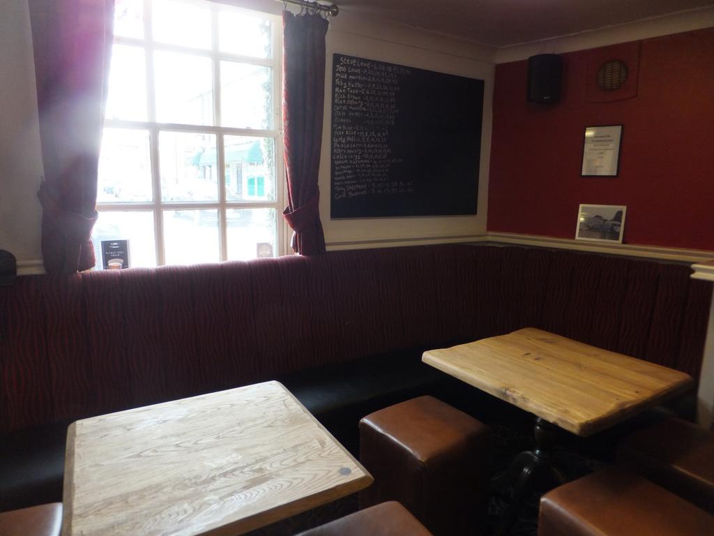 ホテル The Red Lion, Stretham エクステリア 写真